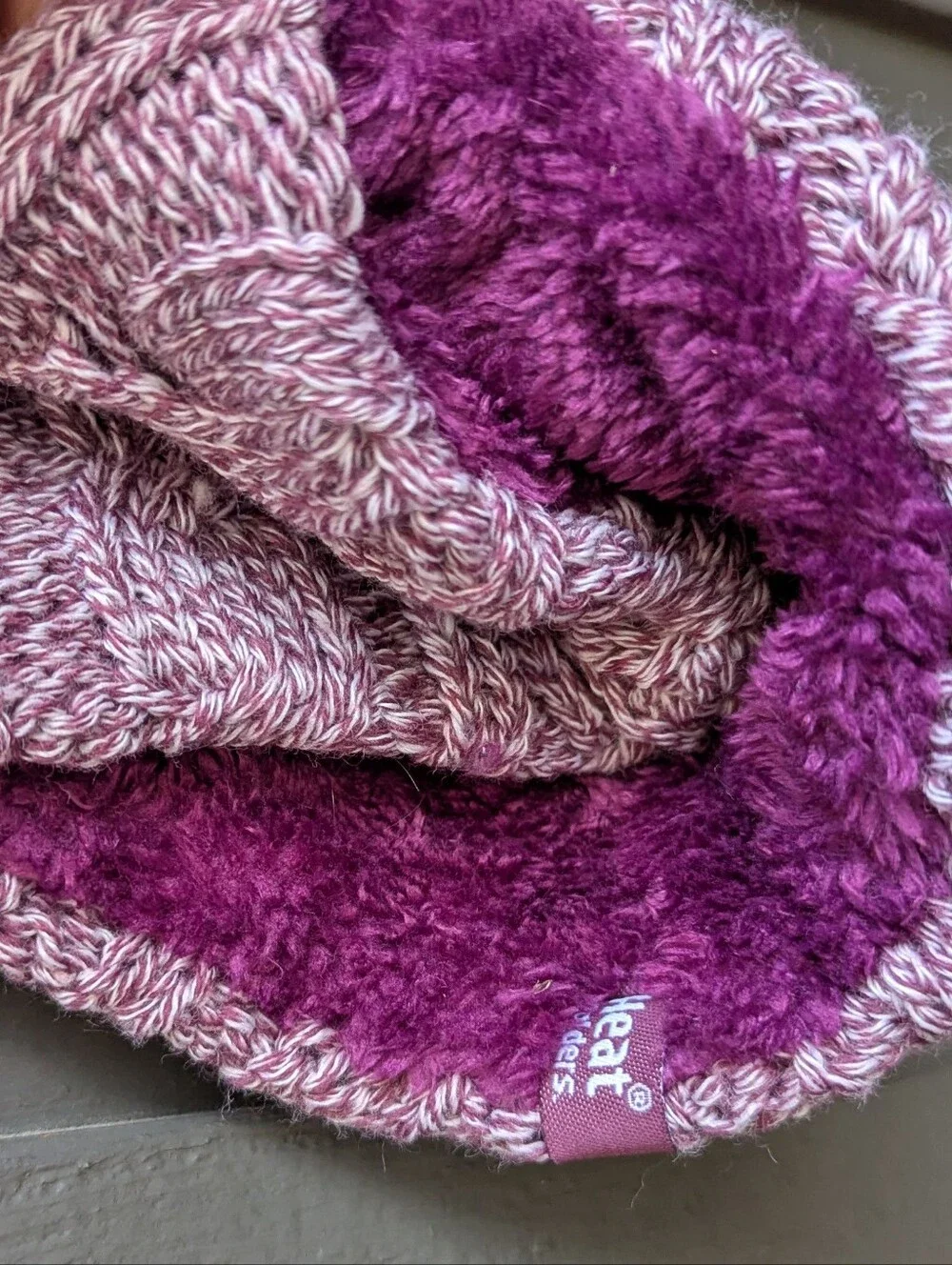 NWT Heat Holders Thermal Neck Warmer Burgundy Red One Size